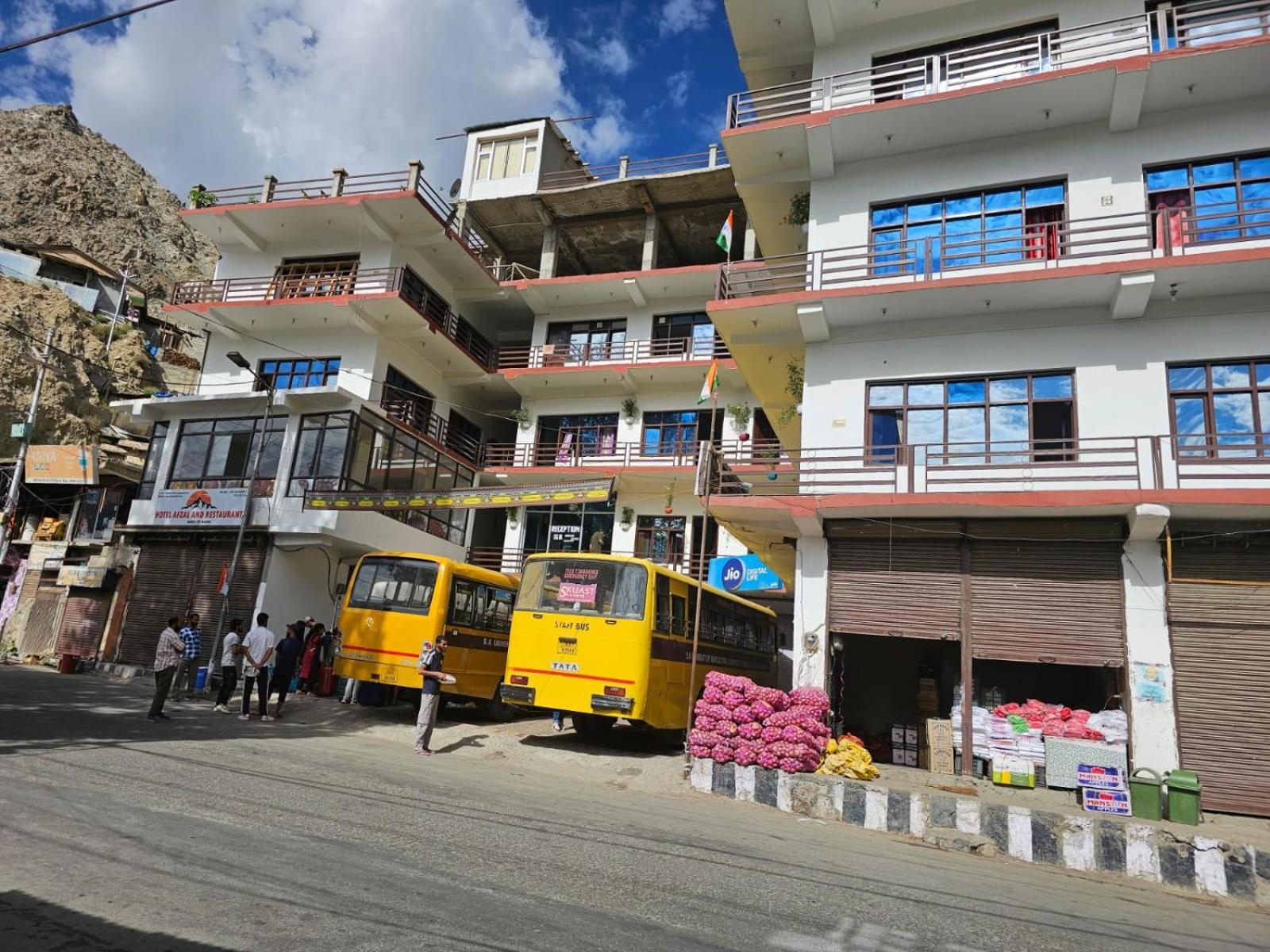 Hotel Afzal And Restaurant คาร์กิล ภายนอก รูปภาพ